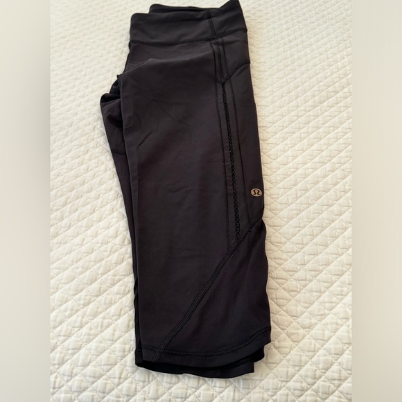 lululemon athletica Pants - Lululemon capri leggings size 6 black